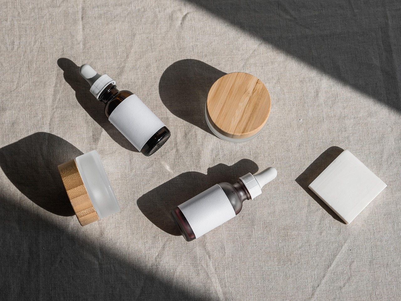 cosmetic-product-packaging-8203645_1280.jpg
